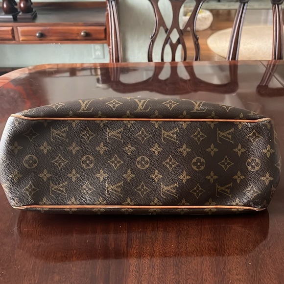 Louis Vuitton Batignolles Horizontal Shoulder Bag - Picture 14 of 15